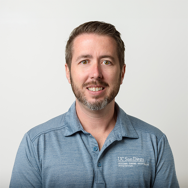 Derek Holl Headshot